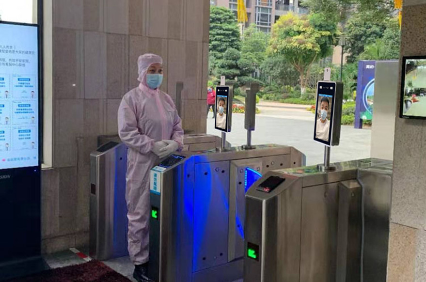小区智能门禁系统多少钱？安装一套社区人脸识别门禁测温系统需要多少钱？_深圳捷易