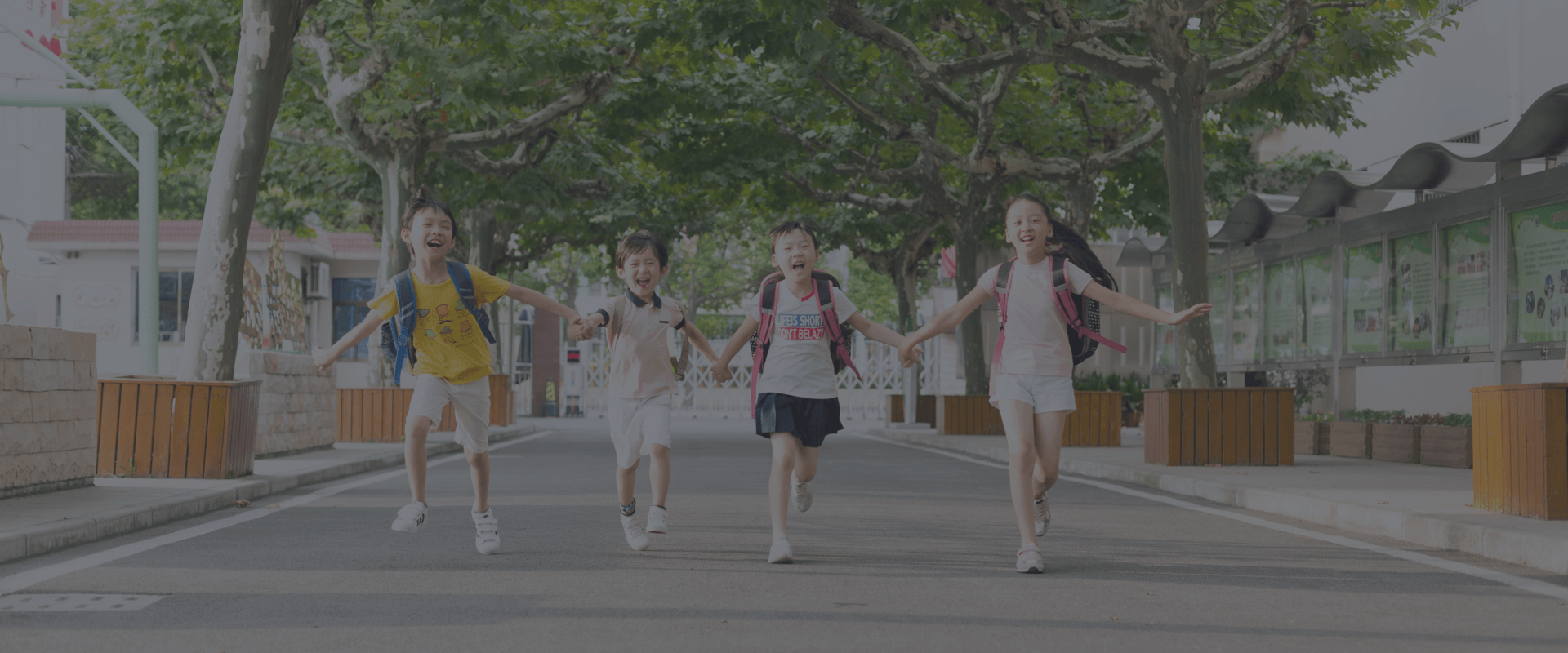 捷易科技赋能智慧校园，以“人脸识别技术”提升校园安全及信息化管理能力，实现师生考勤、出入口门禁、宿舍归寝管理等，让校园更安全、更智能