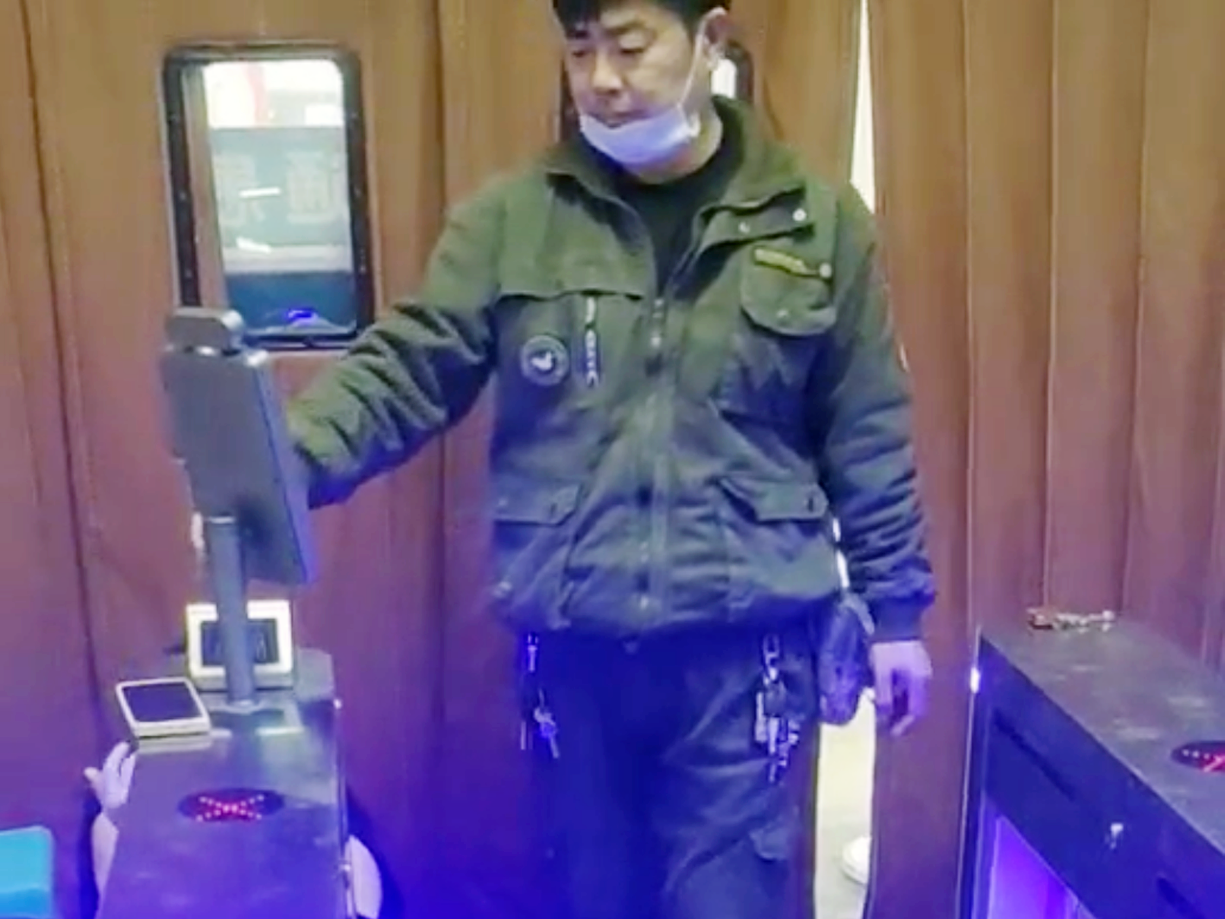 万宝镇中心卫生院出入口健康码闸机