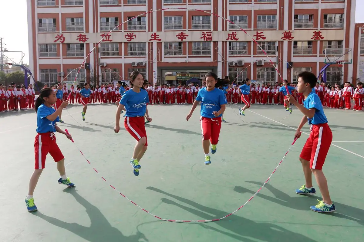 AI体育技术助力多人跳绳，创新校园体育文化！