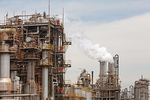 高温、易爆、有毒，三光谱防明火摄像机应对化工场所多重风险