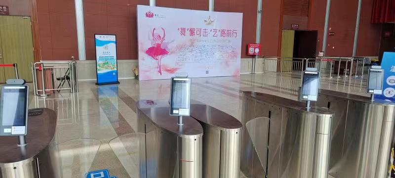 布点5G数字哨兵终端，进入晋江戏剧院可一次性核验多维度防疫信息